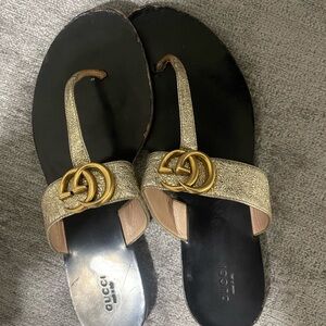 AUTHENTIC Gucci Metallic Gold GG Hardware Flat Sandals EU 42